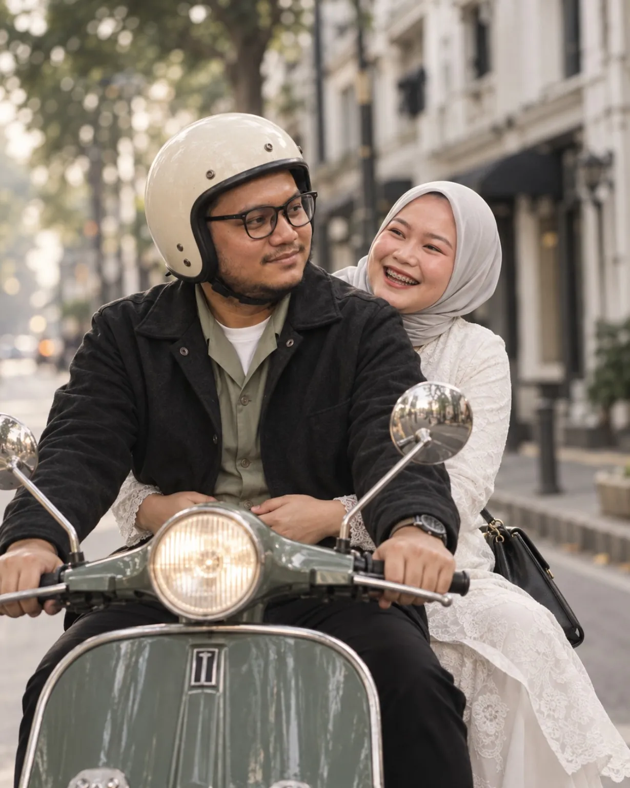 Adam dan Nadhila berjalan bersama
